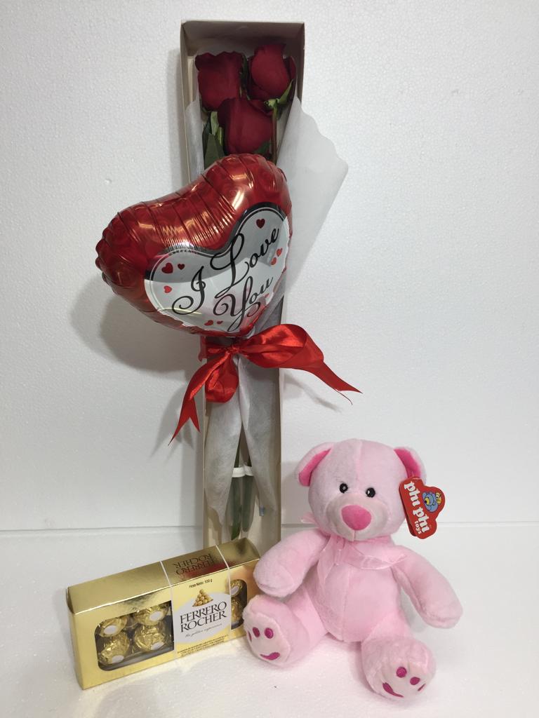 Caja con 3 Rosas ms Bombones Ferrero Rocher de 100 Grs, Peluche de 19 cm y Globito